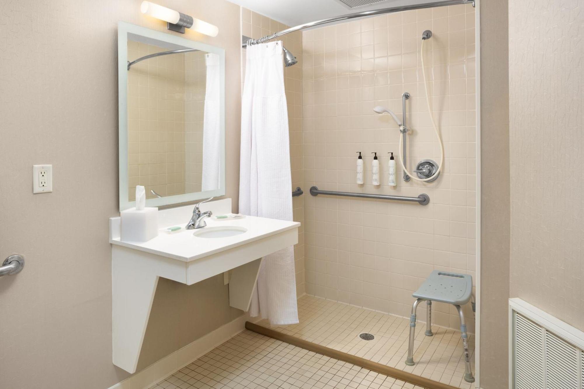 Springhill Suites Милфорд Екстериор снимка
