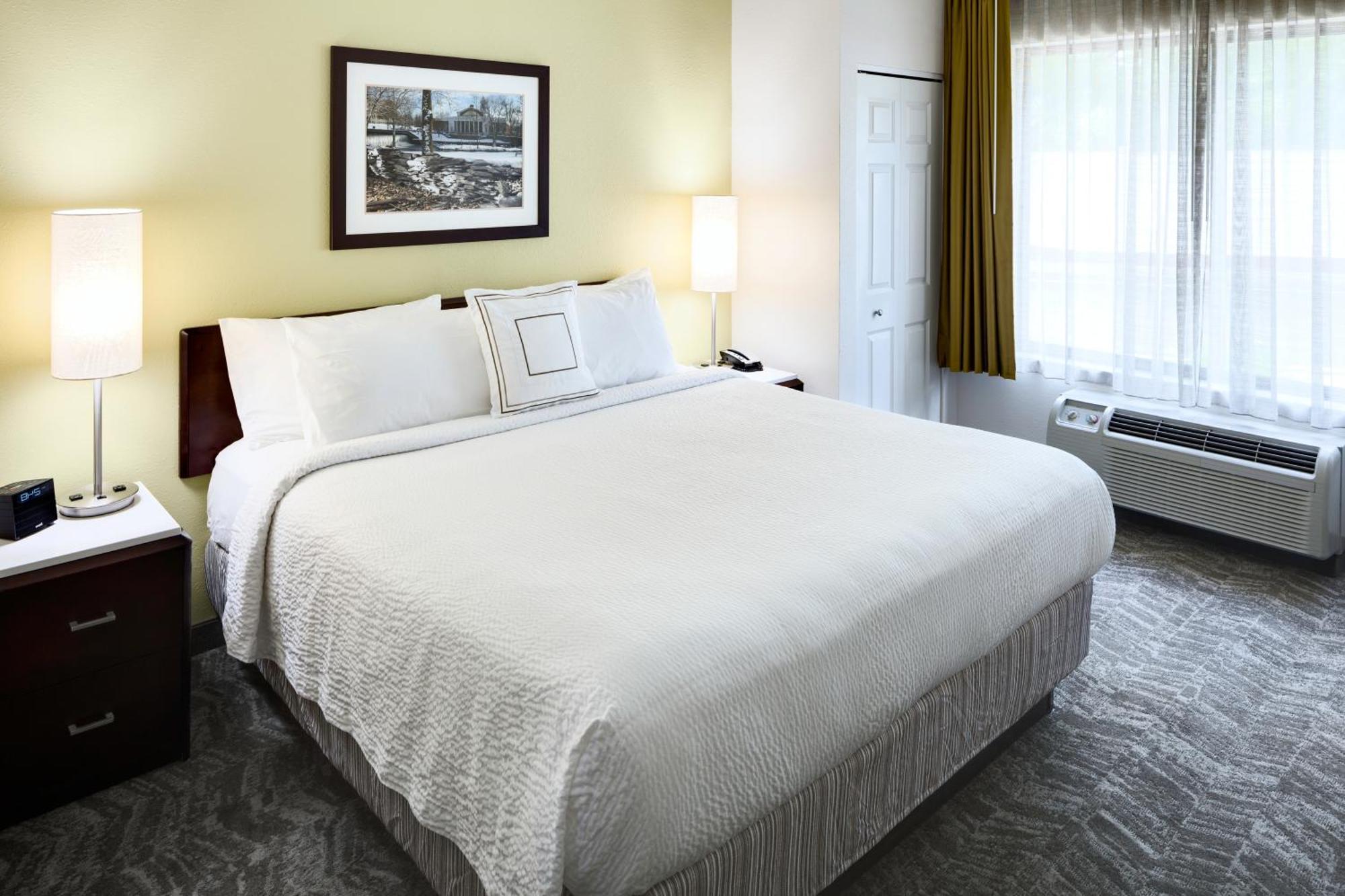 Springhill Suites Милфорд Екстериор снимка