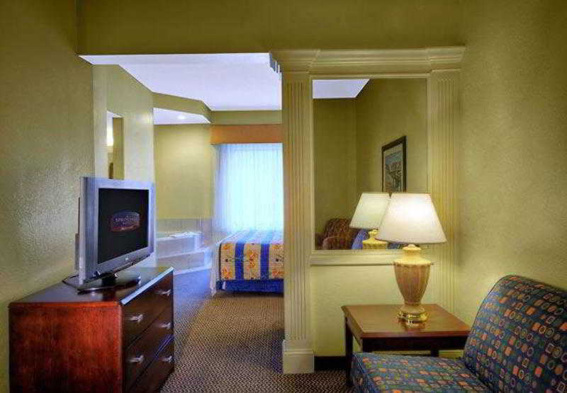Springhill Suites Милфорд Екстериор снимка