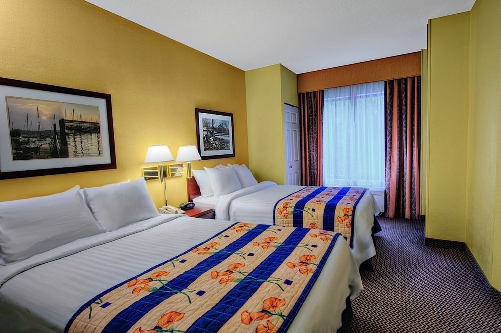 Springhill Suites Милфорд Екстериор снимка