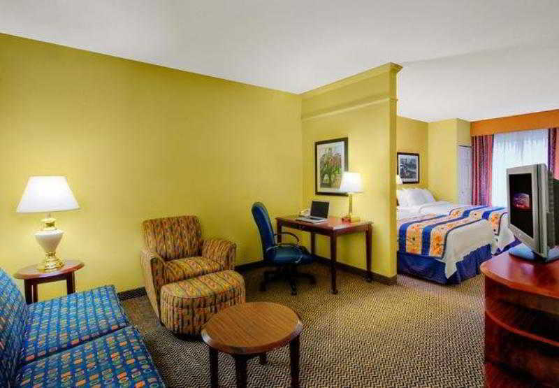 Springhill Suites Милфорд Екстериор снимка